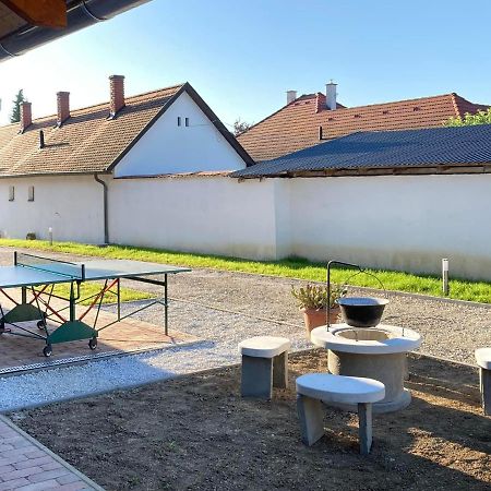 Fazekas Vendeghaz Hotel Balatonkeresztur Ngoại thất bức ảnh